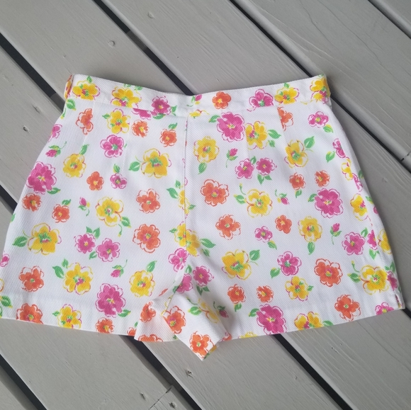 12p white shorts with bright flowers - Picture 3 of 10